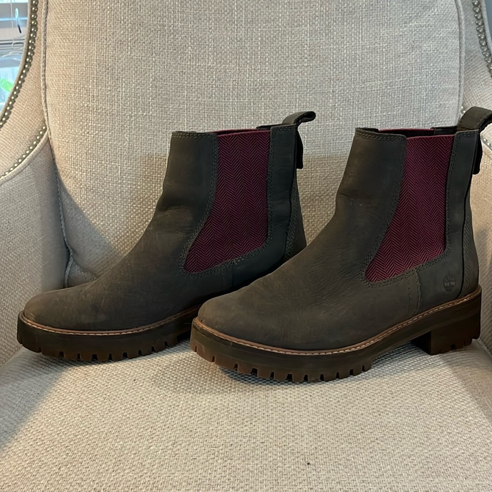 Women’s Timberland Chelsea Boots size 9.5